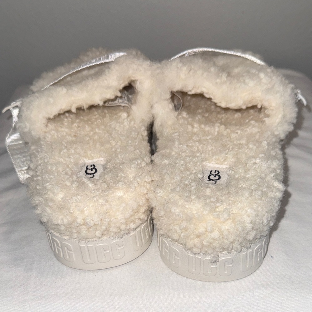 UGG Cream Sherpa Slide Sandals with Logo Strap Like new - Picture 4 of 7